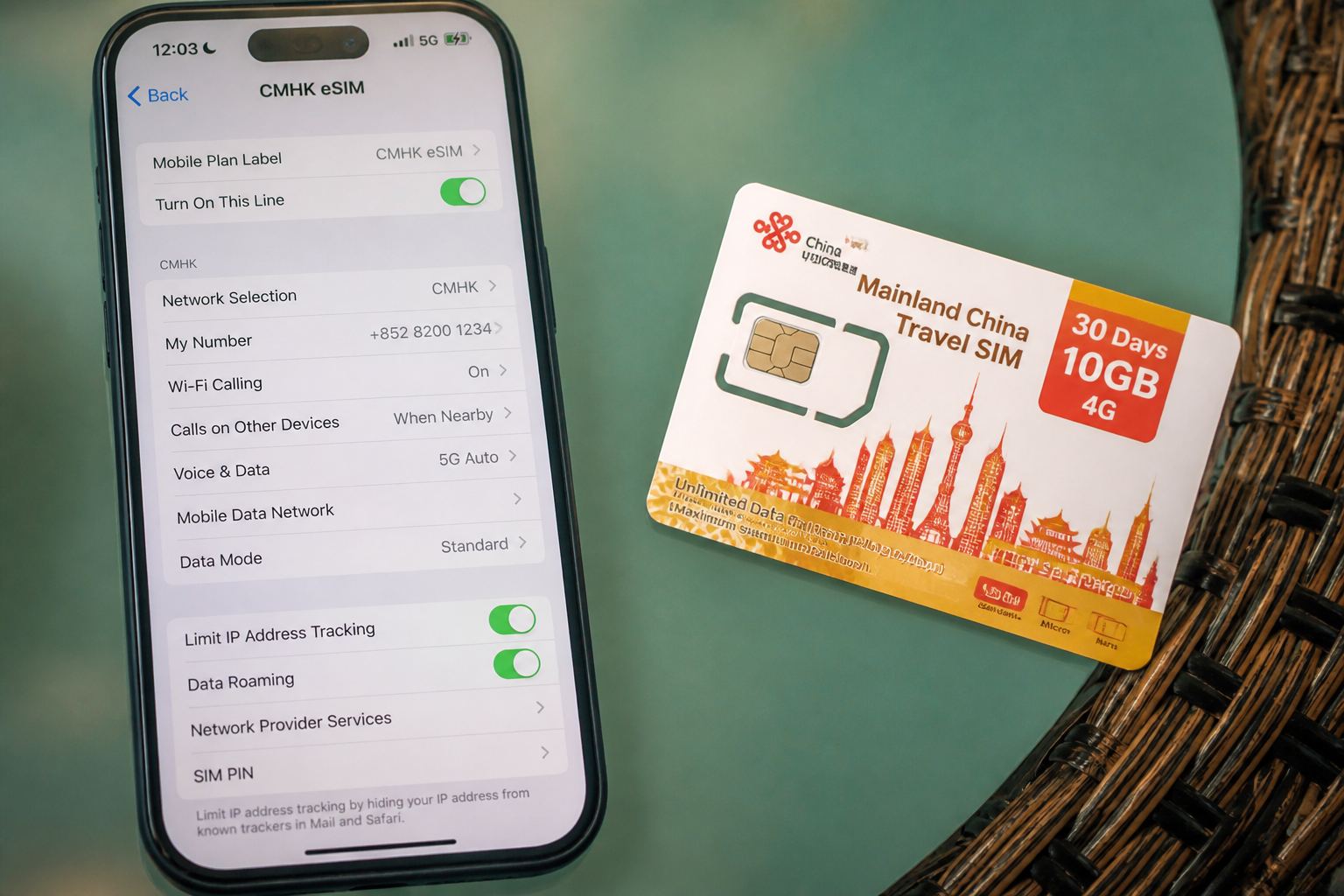 A Hong Kong phone open to mainland roaming / eSIM settings.